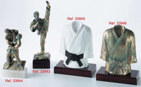 33946 Synthetic Resin Trophy Kimono 24cm (White)