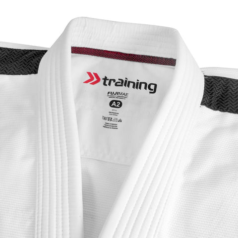 TRAINING BRAZILIAN JIU JITSU GI